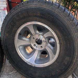 selling tires , good condition nothing damage